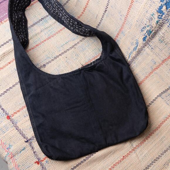 Upcycled denim carhartt hobo bag - Picture 5 of 6